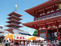 Asakusa (Senso-ji temple, Nakamise shopping arcade)